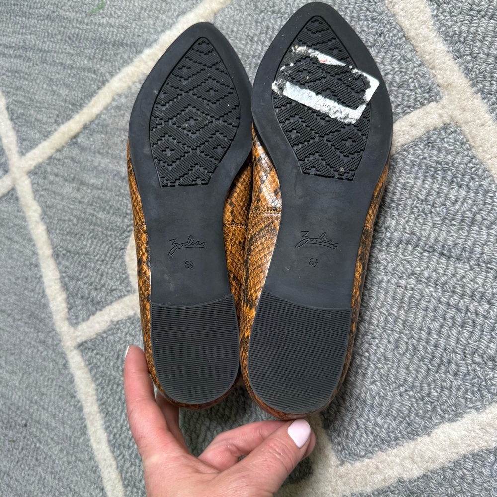 Zodiac Hill Snakeskin Print Flats Size 8.5 Pointed Toe - Picture 4 of 5